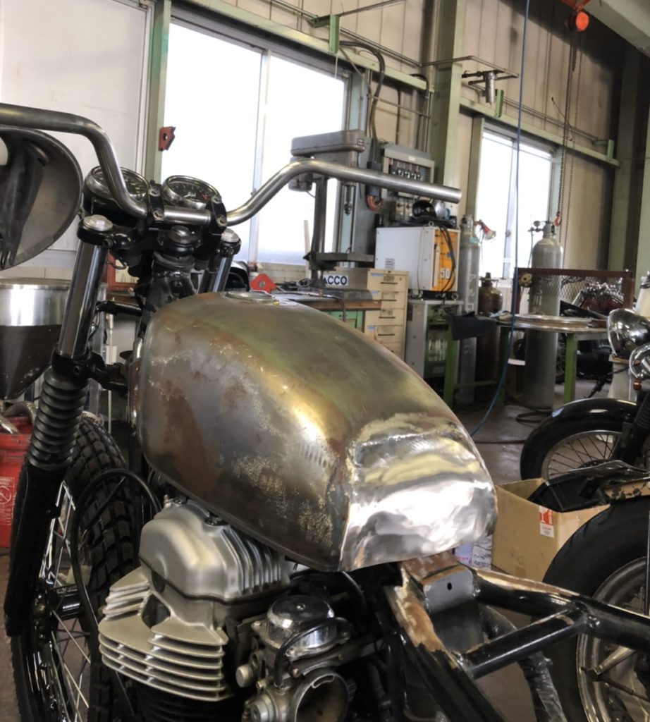 W650スクランブラー タンク